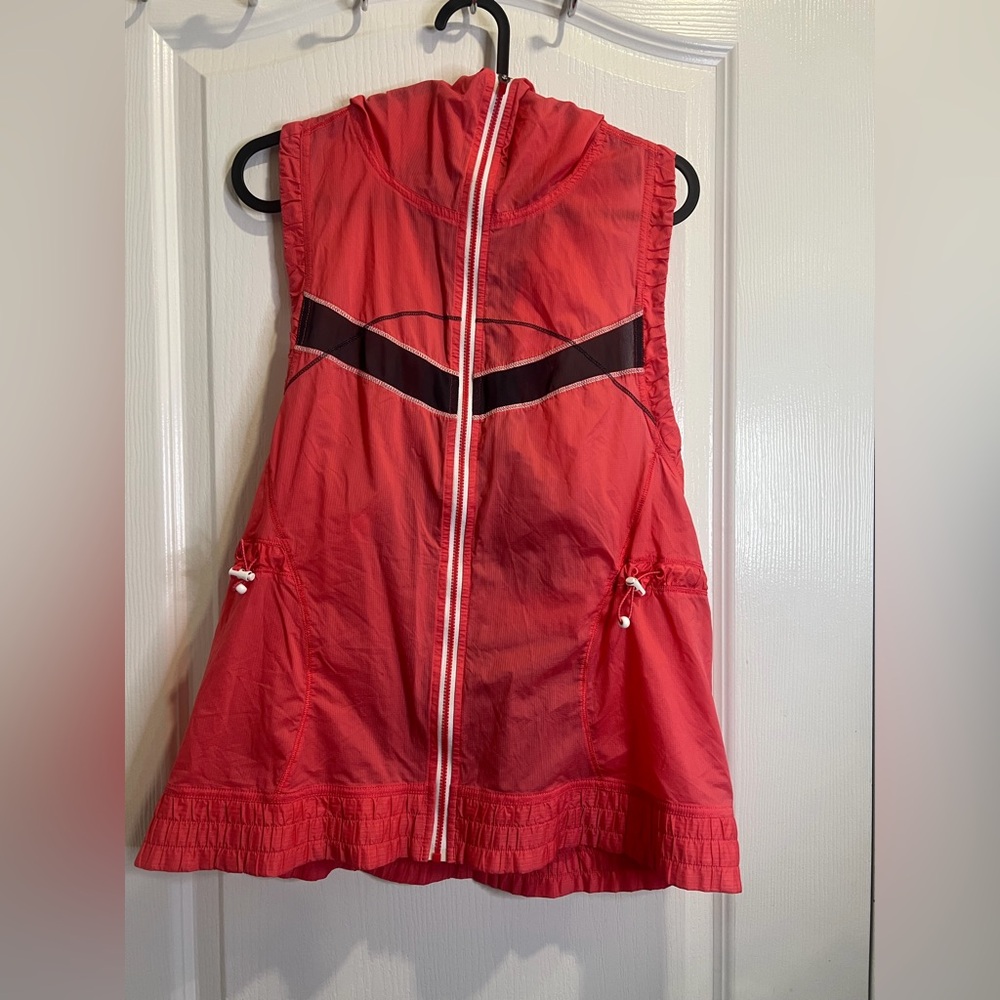 Lululemon Athletica Vibrant Red Vest with Black Details - Picture 2 of 7